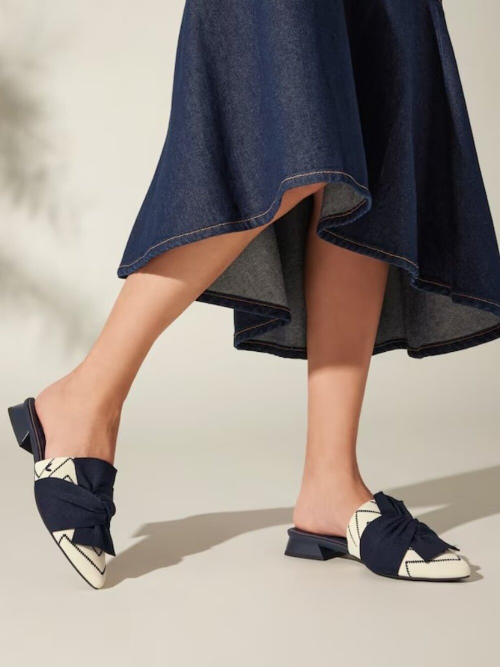 Vivaia Yaffa Pro Pointed-Toe Knot Sandals in Ivory Navy Stripe 39/8